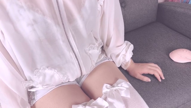 【実写雑談】23_00～オナサポ＆実演?ノーパンのえちえち部屋着でムラムラオナニー♥.mp4_20250604_211604.209.jpg 逢瀬ふらち 不穿n裤的居家服 360MB  第1张