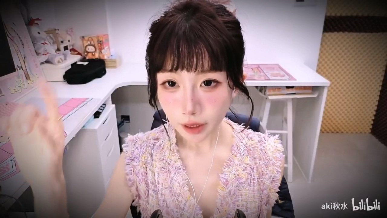 Aki秋水 心跳全程伴随 口水画 轻语.mp4_20251028_195506.618.jpg B站AKI秋水近期发电专属 2V 880MB  第1张